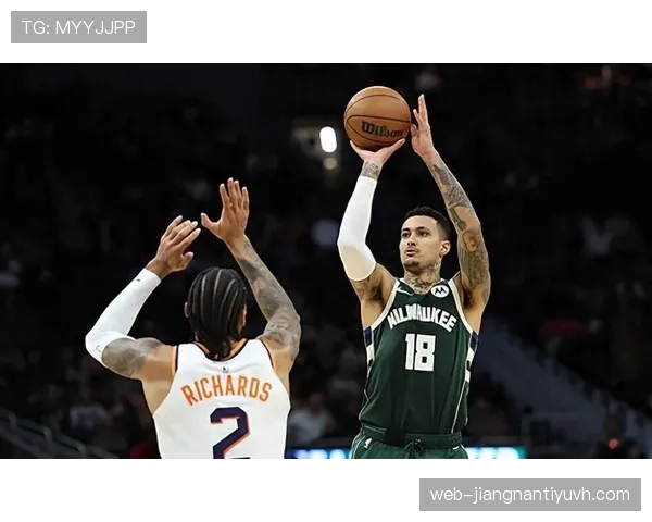 库兹马无球跑动制造错位，拉开空间效率提升