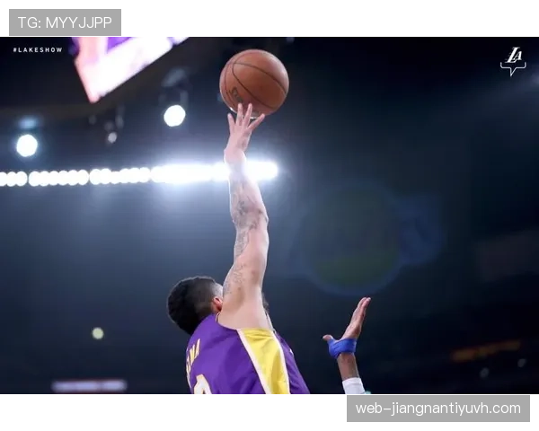 库兹马利用挡拆创造空位投篮效率提升显著优于队内同位置球员